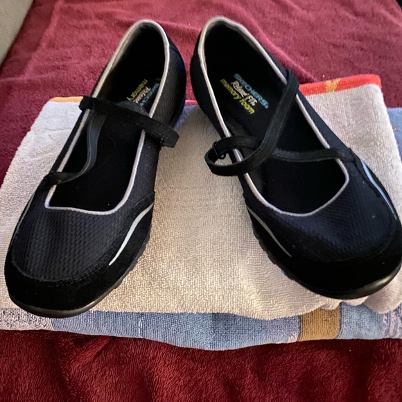 SKECHERS Shoes - Picture 4 of 5